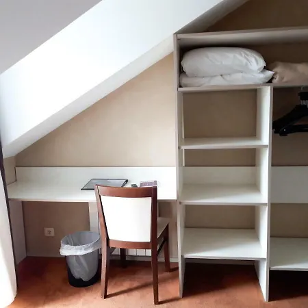 Alicia Auray Le Hotel 3*